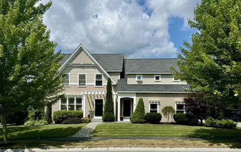 3 Mussel Cove Ln, Falmouth, ME 04105