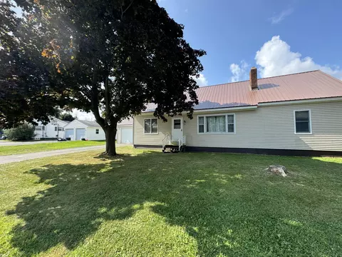 19 Park Ave W, Brewer, ME 04412