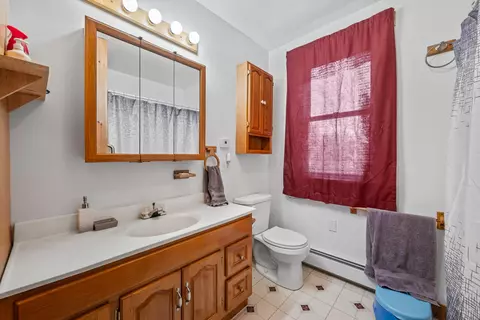 Bath - 4 Birds Eye Rd, Rangeley, ME 04970 photo 1 of 3