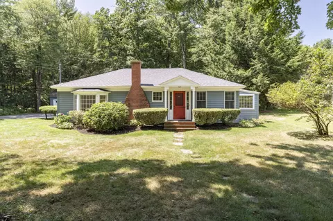 91 Brook Rd, Falmouth, ME 04105