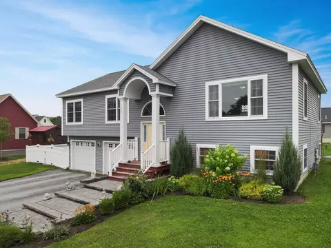 35 Virginia Ln, Bangor, ME 04401