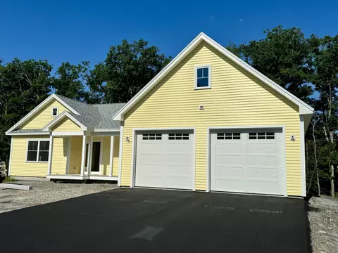 42 Forest Glen Ln, Topsham, ME 04086
