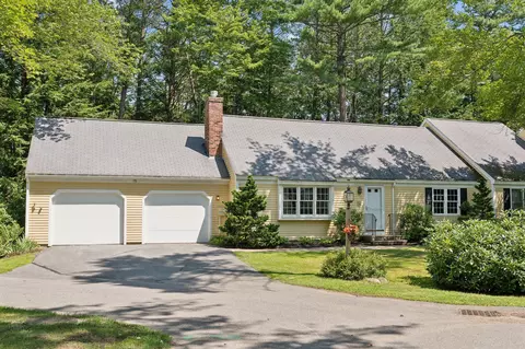 75 Applegate Ln #75, Falmouth, ME 04105