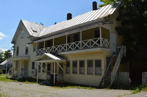 26 Maple St, Skowhegan, ME 04976