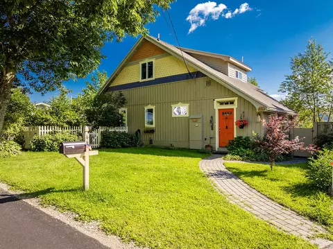 44 Robbins Rd, Belfast, ME 04915