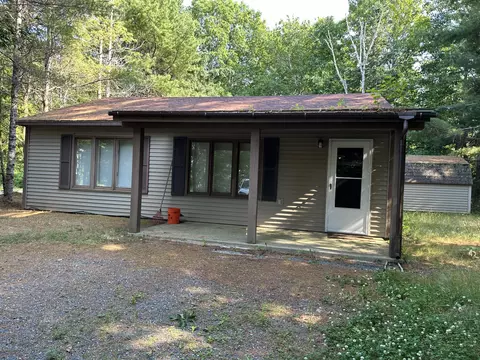 18 Carrying Place Ln, Hancock, ME 04640