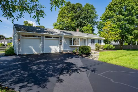 1 Andrews Ave, Falmouth, ME 04105