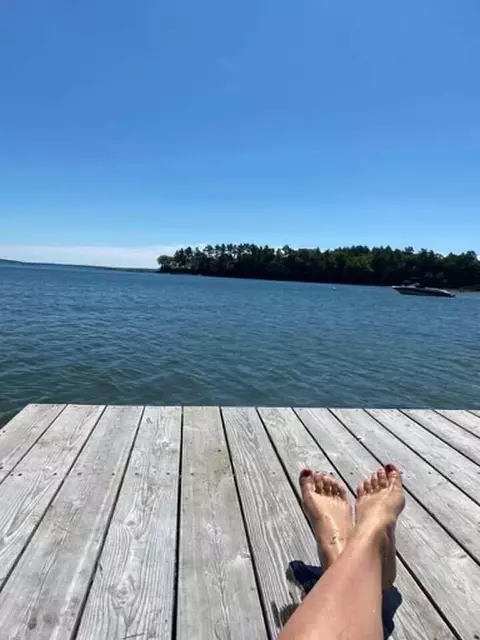 15 Edgewater Rd, Falmouth, ME 04105