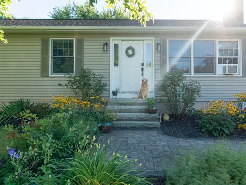 35 Oak Grove Dr, Brewer, ME 04412