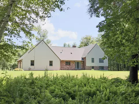 596 River Rd, Eliot, ME 03903