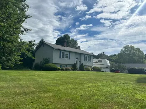 24 Highland Heights Rd, Winthrop, ME 04364