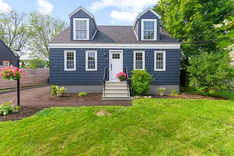 34 Hall St, Portland, ME 04103