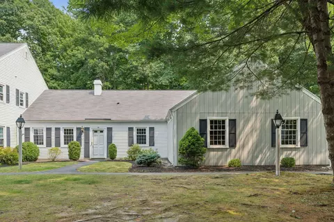 29 Colonial Vlg #29, Falmouth, ME 04105