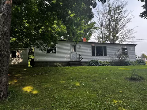 6 Randall Ct, Houlton, ME 04730
