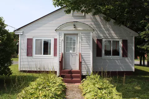 6 Bird St, Houlton, ME 04730