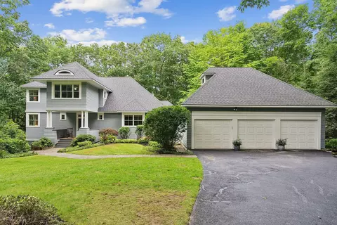 26 Lower Falls Rd, Falmouth, ME 04105