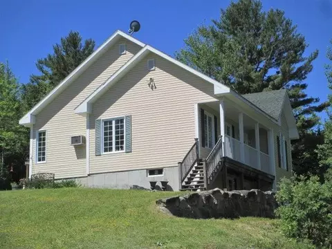 58 Village Rd, Jackson, ME 04921