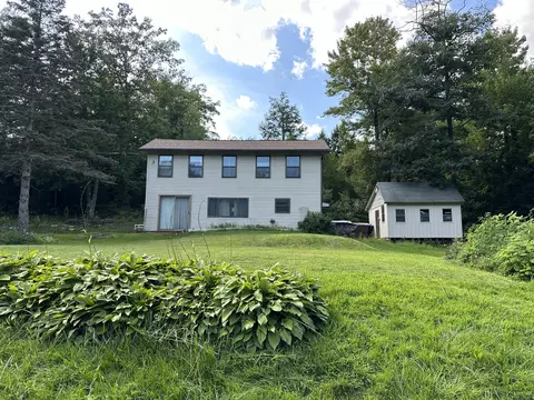 21 Pine Dr, Sidney, ME 04330