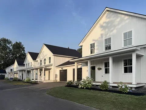 15 Magnolia Ln #15, Gardiner, ME 04345