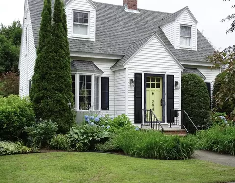 294 W Broadway, Bangor, ME 04401