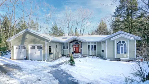 16 Knowles Point Rd, Bridgton, ME 04009