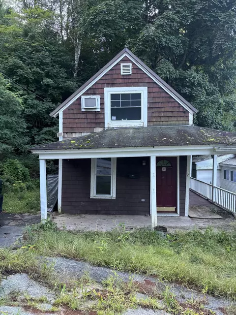 2 Cross St, Livermore Falls, ME 04254