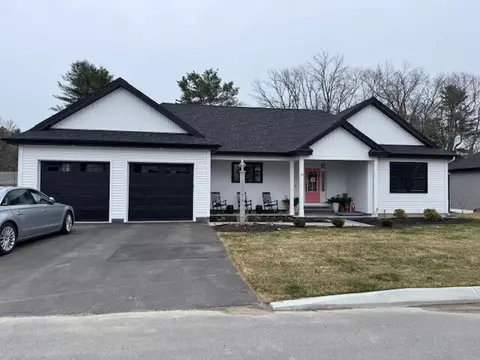 21 Magnolia Dr, Old Orchard Beach, ME 04064