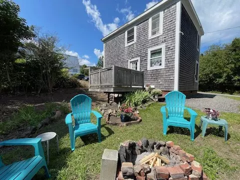 10 Adams St, Eastport, ME 04631