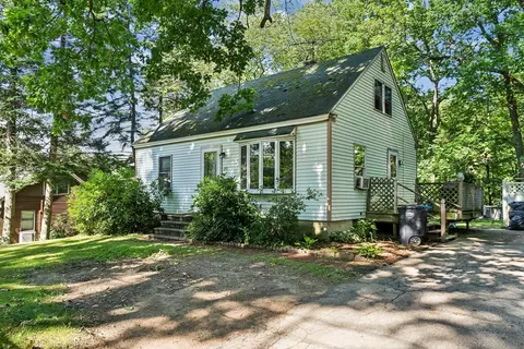 293 Falmouth Rd, Falmouth, ME 04105