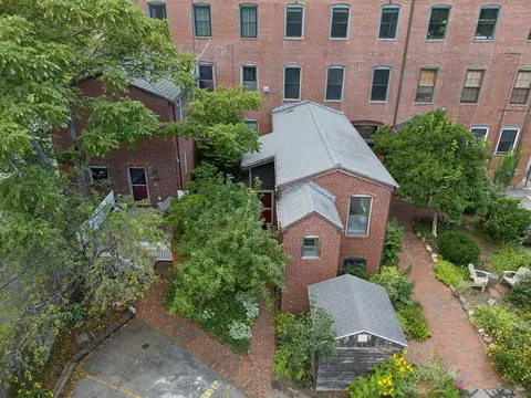 150 Spring St #4, Portland, ME 04101