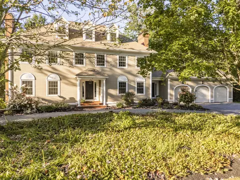 13 Hemlock Dr, Cumberland, ME 04021