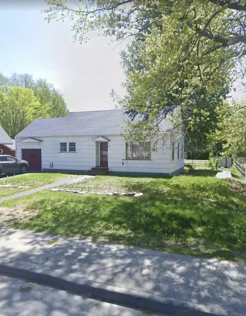 37 Western Ave, Fairfield, ME 04937