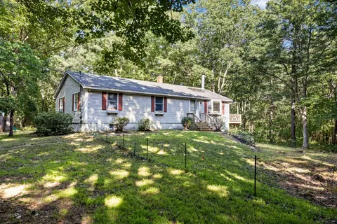 2 Walker Heights Rd, Kennebunk, ME 04043