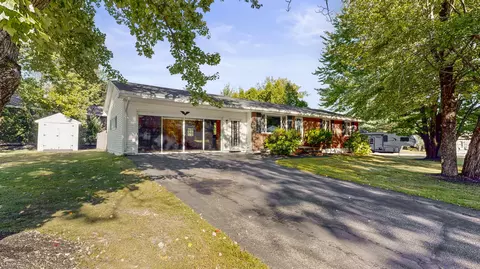 1 Woodside Dr, Lewiston, ME 04240