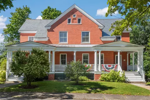 148 Mckinley Ct, Portland, ME 04109