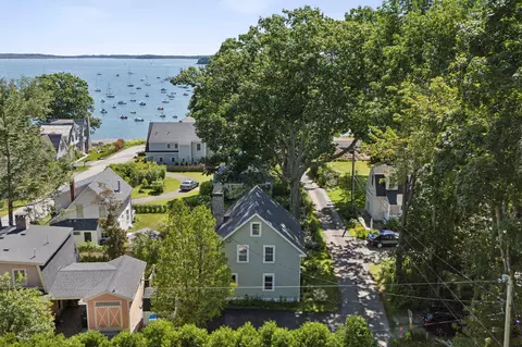 12 Dale St, Falmouth, ME 04105
