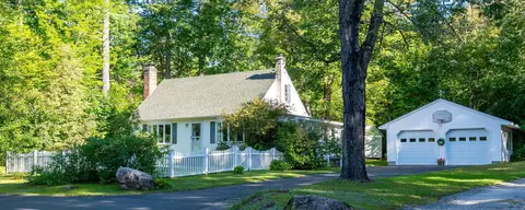 26 Maple St, Fryeburg, ME 04037