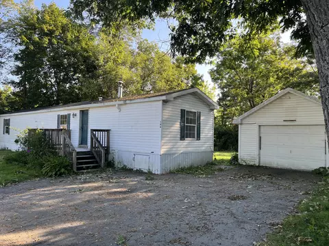 106 Main St, Skowhegan, ME 04976