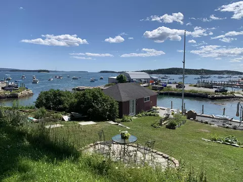 17 Seabreeze Ave, Stonington, ME 04681