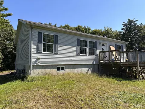 17 Strout Ln, Chelsea, ME 04330