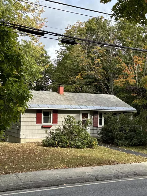 36 S High St, Bridgton, ME 04009