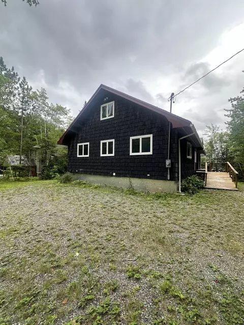 3 Hamlin Ln, Enfield, ME 04493