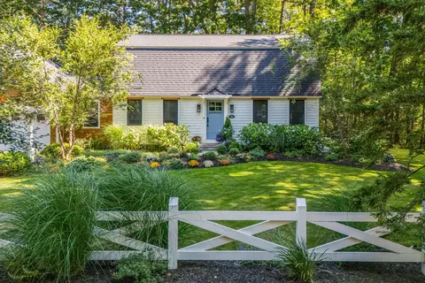 40 Drinkwater Point Rd, Yarmouth, ME 04096