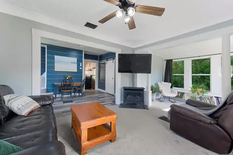 31 Wheeler St, Paris, ME 04281