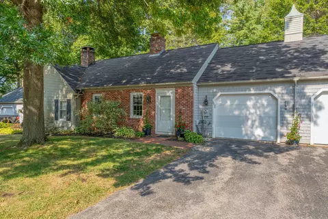 33 Arrowwood Ct #33, South Portland, ME 04106
