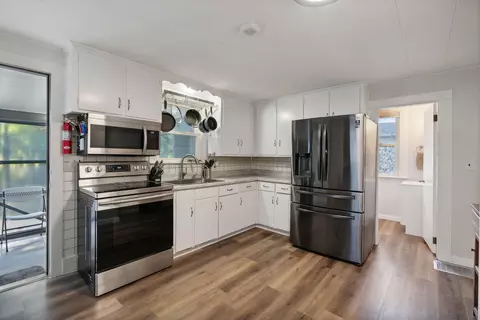 46 Maple Pt, Auburn, ME 04210