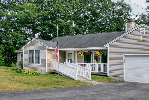 40 Hillcrest Dr, Kennebunk, ME 04043