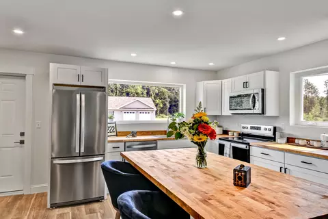 10 White Pine Dr, Augusta, ME 04330