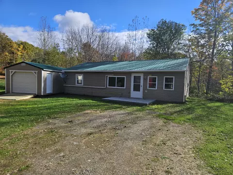 947 Moosehead Trl, Dixmont, ME 04932