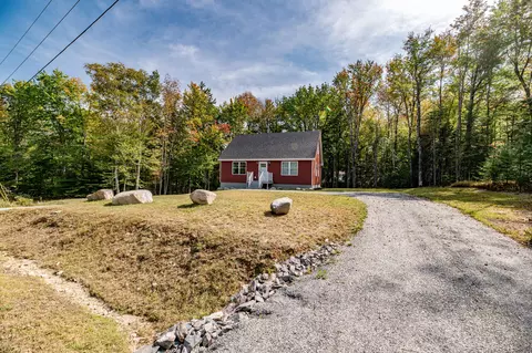 8 Oakley Ln, Embden, ME 04958
